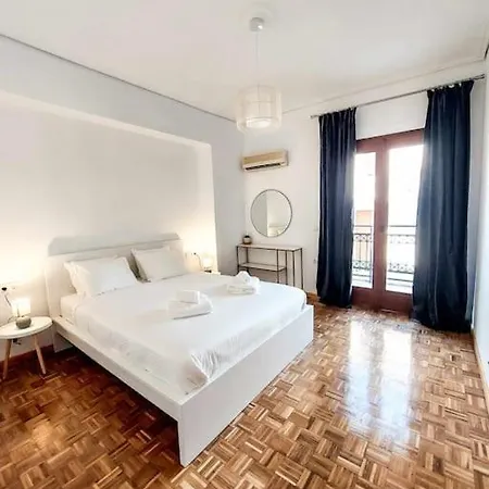 Olvia A Breath Away From Old Town Center 罗希姆诺