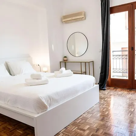 Olvia A Breath Away From Old Town Center 罗希姆诺