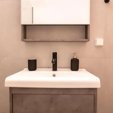 Olvia A Breath Away From Old Town Center Daire