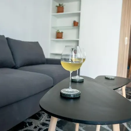 Апартаменты Olvia A Breath Away From Old Town Center